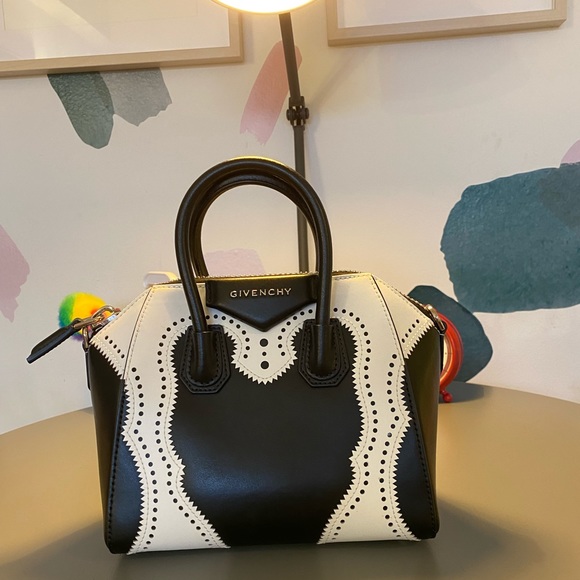 Givenchy Handbags - Givenchy Mini Antigona Bag